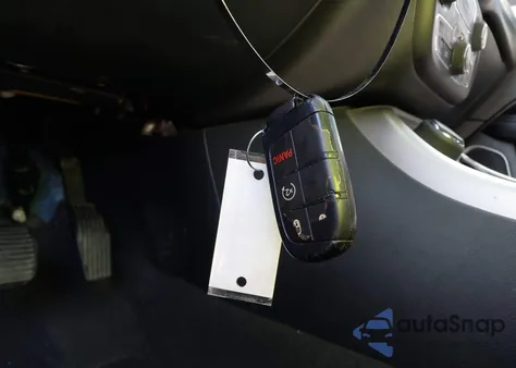 2021 Jeep Compass Latitude 4X4 z USA, uszkodzony, nr VIN 3C4NJDBB8MT558325